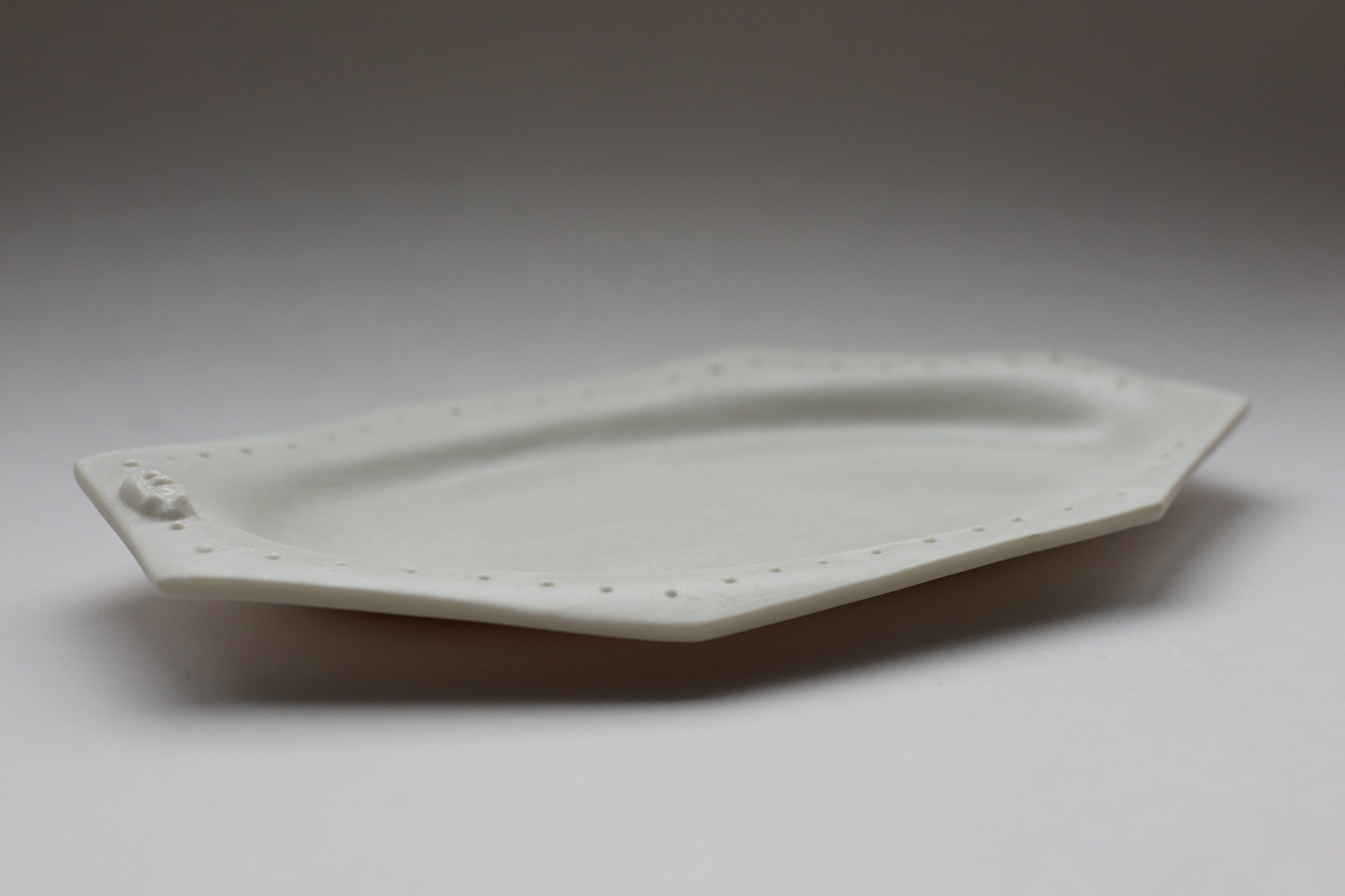 Octagonal Plate (Pea Motif Decoration) – 八角盤（豌豆圖案裝飾）