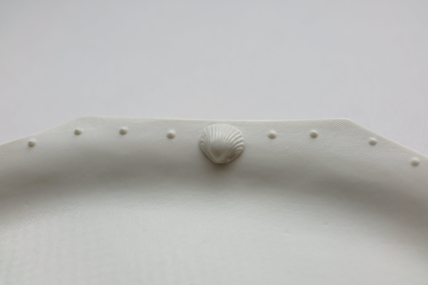 Octagonal Plate (Shell Motif Decoration) - 八角盤（貝殼圖案裝飾）