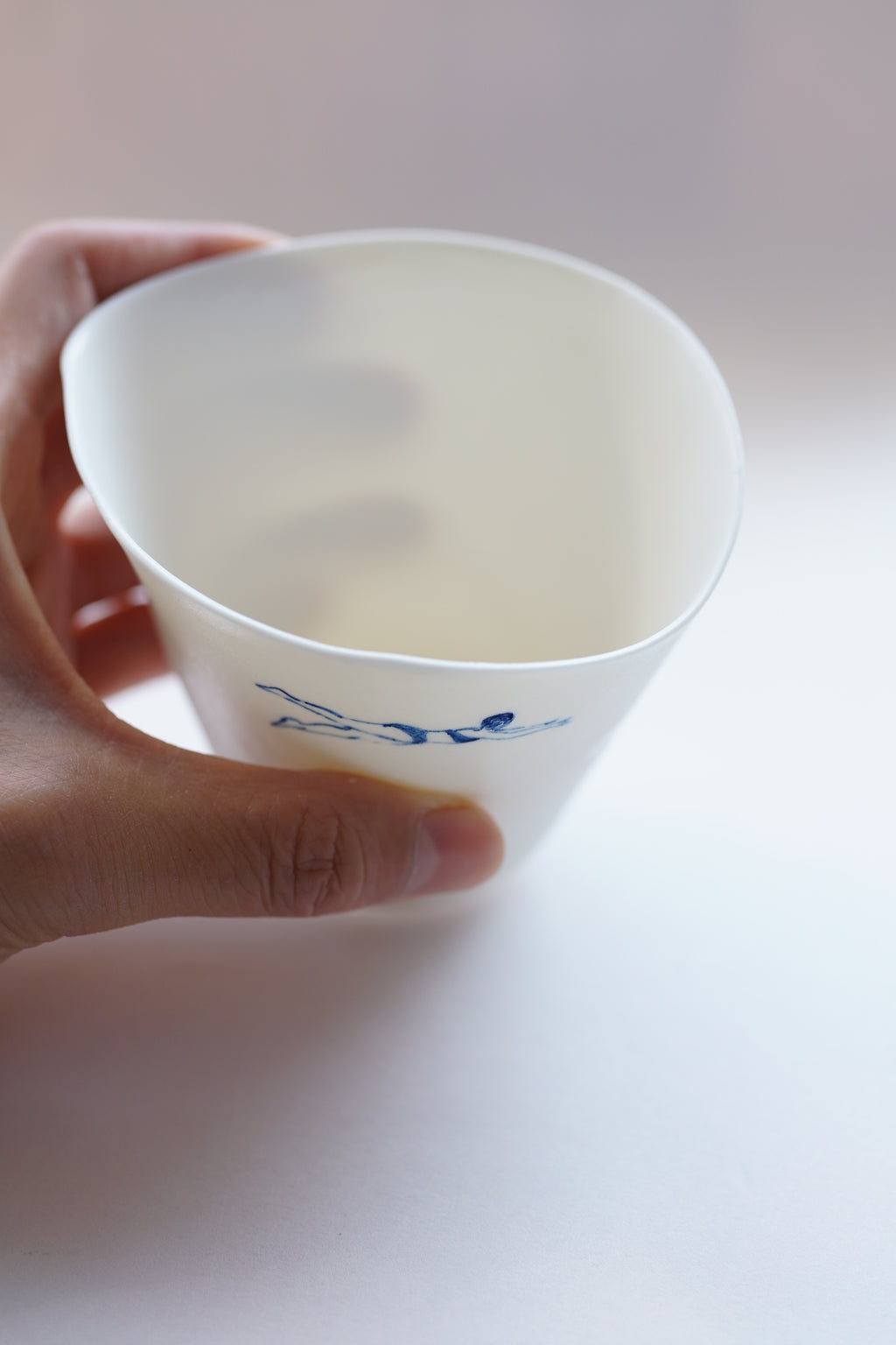 Swimming Reverie - QIU × JINJIN Paris Hand-Painted Ceramic Cup (Limited Edition) 游泳遐想 - QIU × JINJIN Paris 手繪陶瓷杯限量版